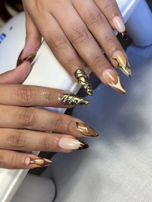 Pose américaine avec nail art